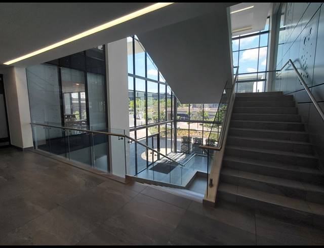 36,844M² OFFICE TO LET IN WATERFALL